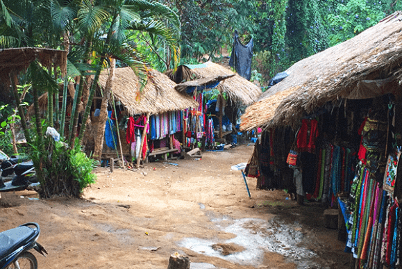 山岳民族の村訪問